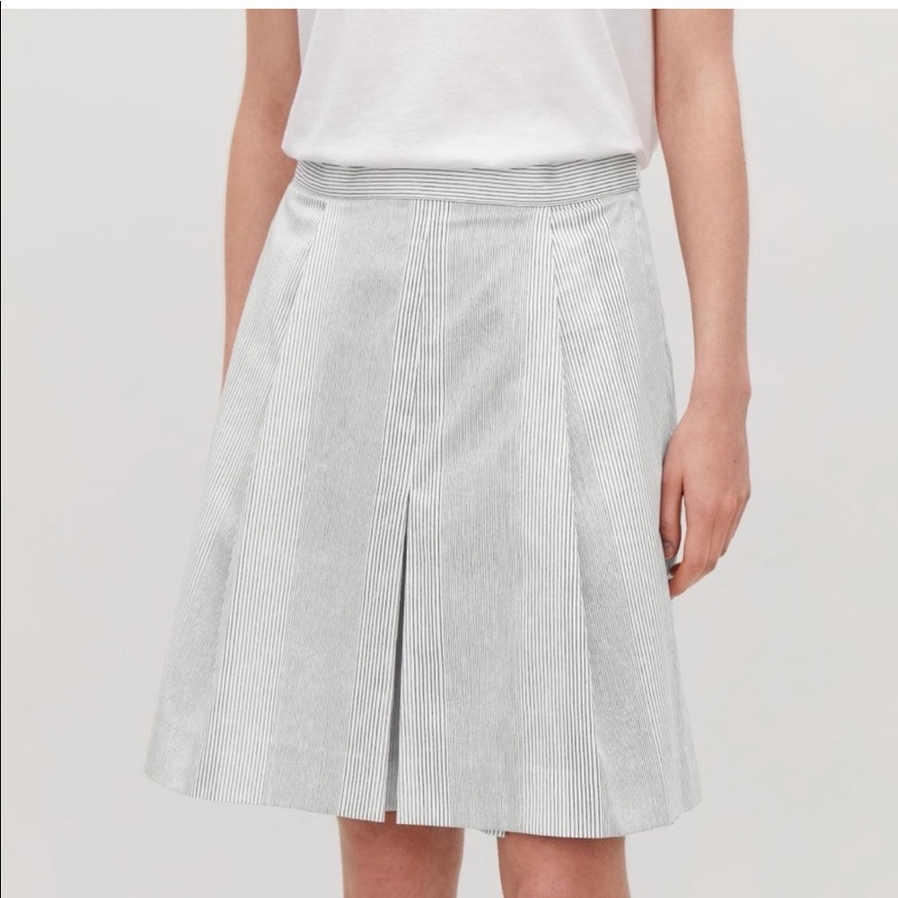 COS Striped Pleated High Rise Gaucho Shorts Preppy Academia Size 4